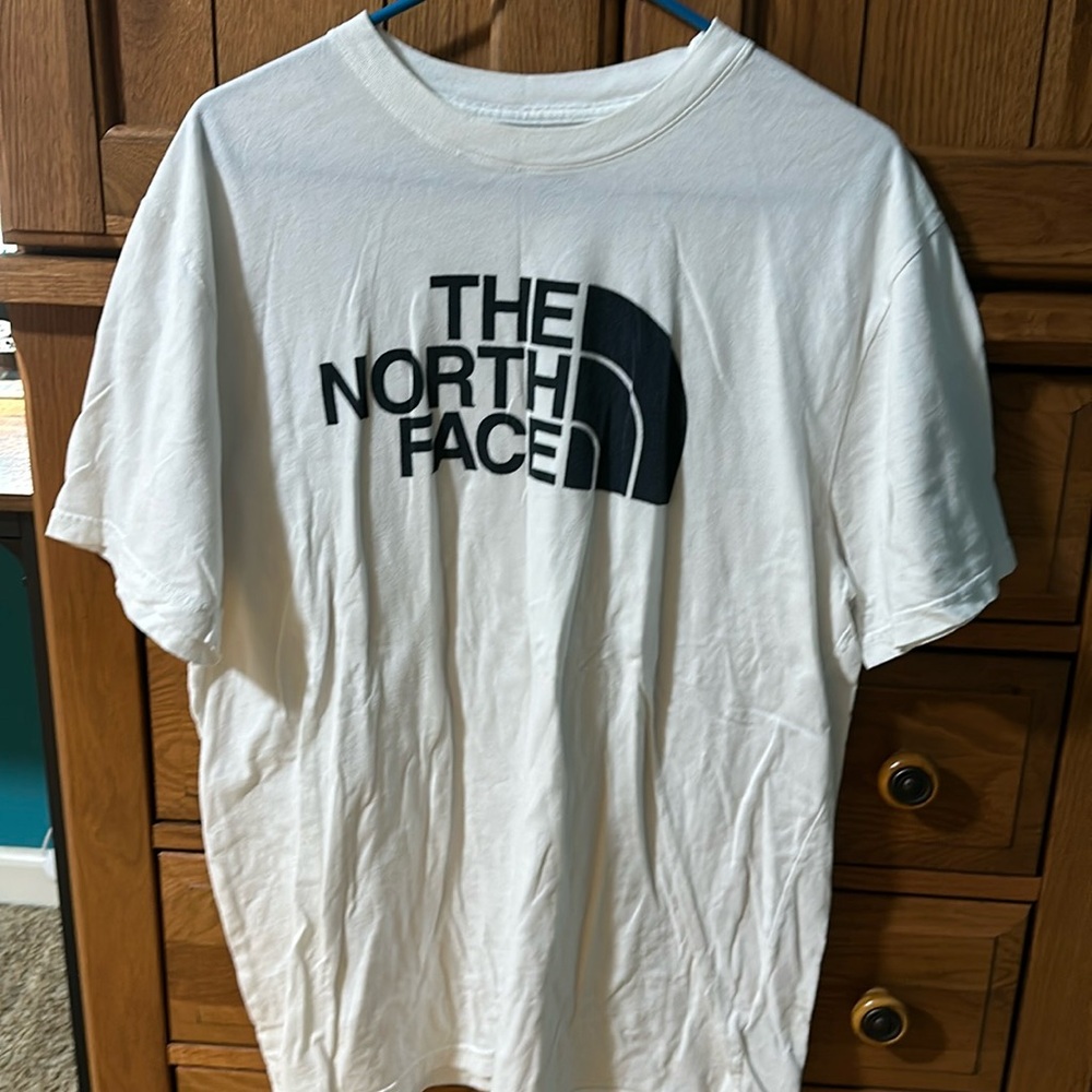 Men’s North face t-shirt